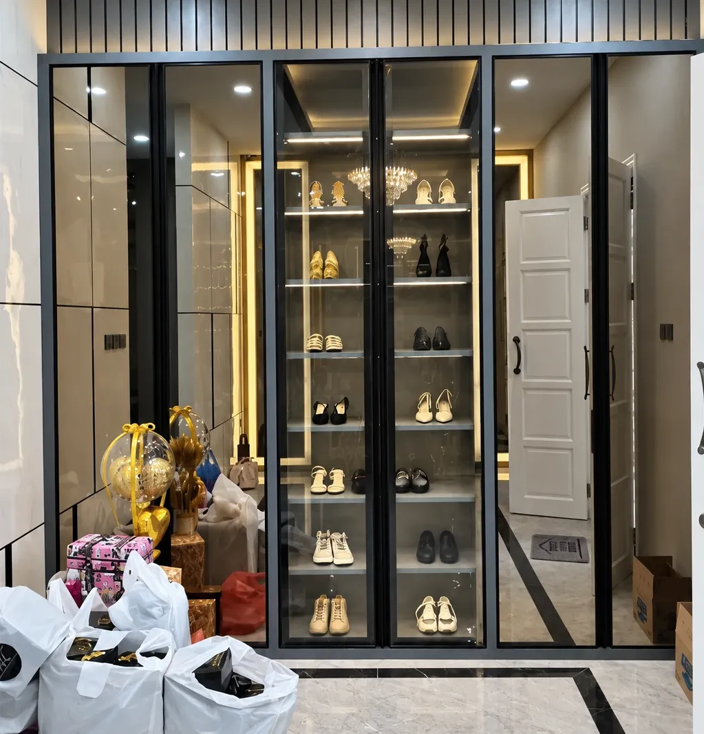 Mr. W — Jati Residence — foyer (1/4)
