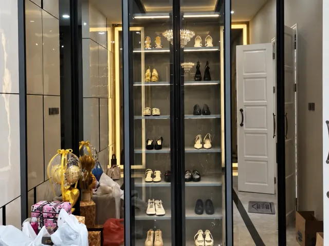 Mr. W — Jati Residence — foyer (1/4)