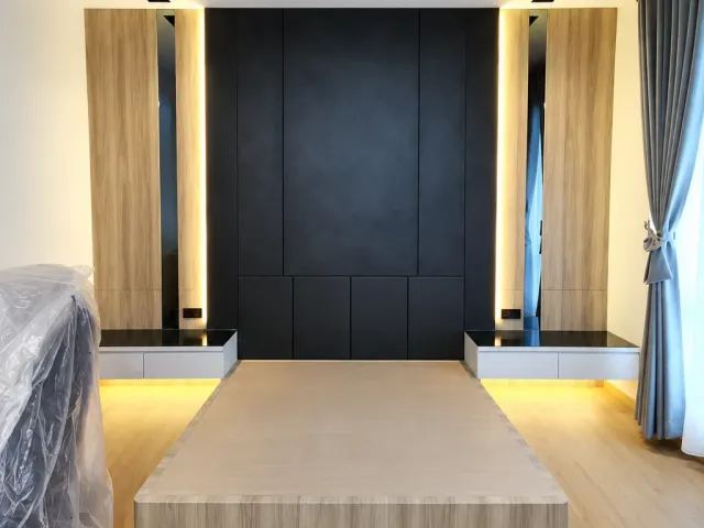 Mrs. M — Sommerset — bedroom (1/25)