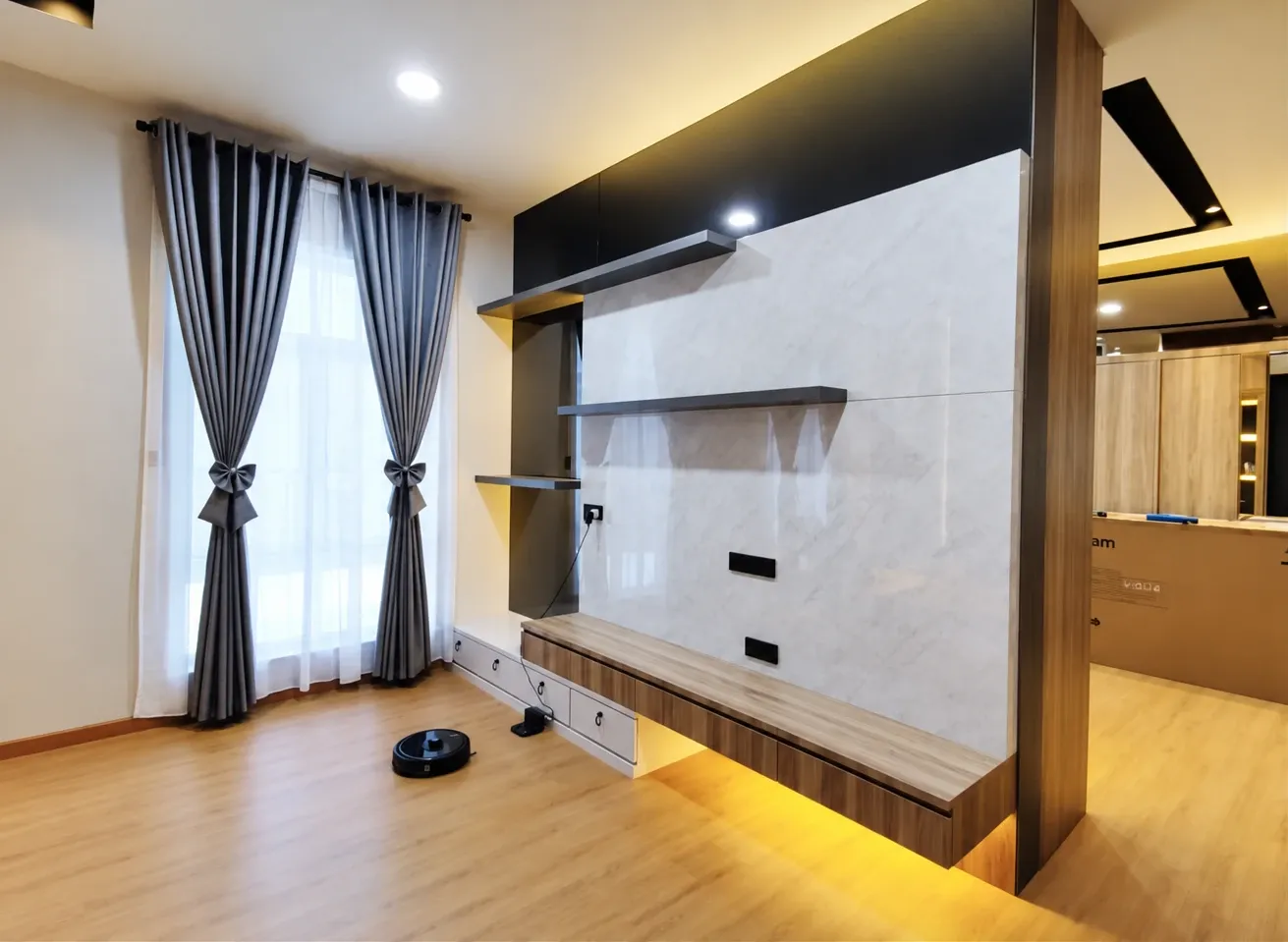 Mrs. M — Sommerset — bedroom (2/25)