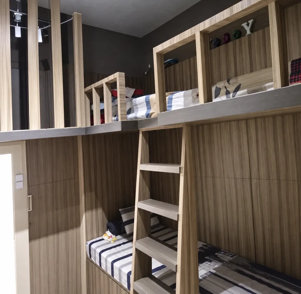 Mrs. Y — Gb. Joshua — bathroom (2/7)