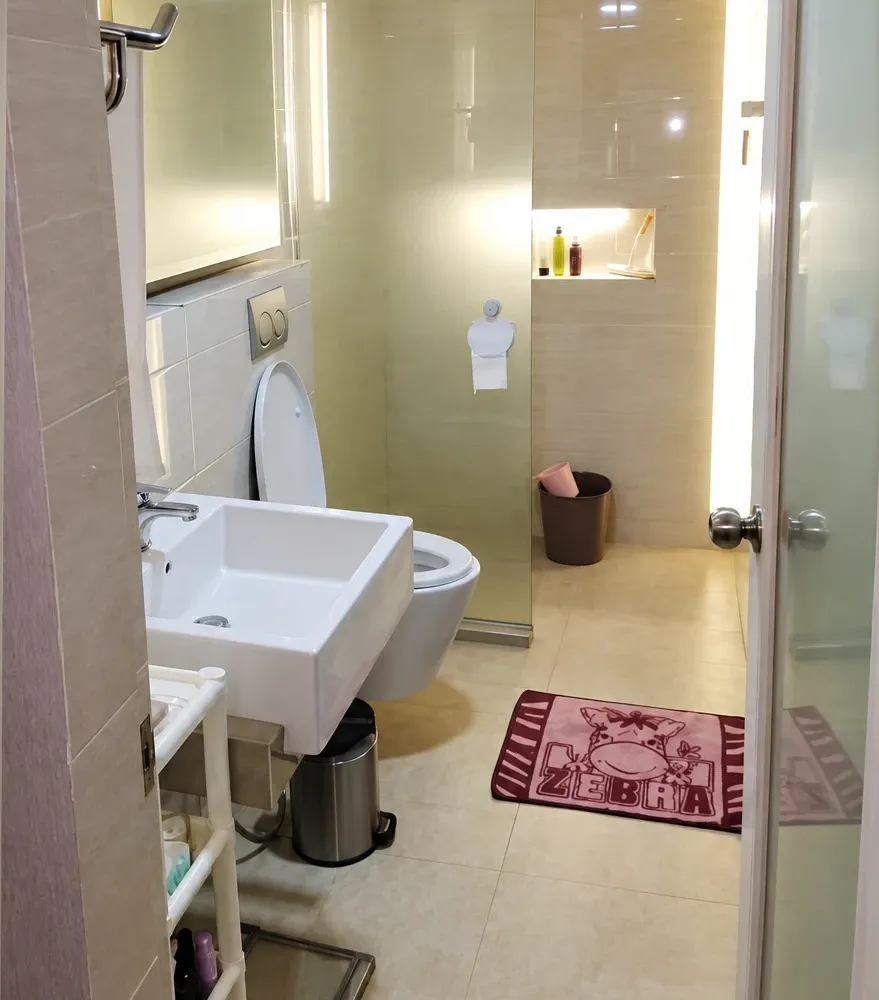 Mrs. Y — Gb. Joshua — bathroom (6/7)